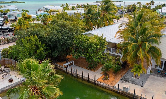 Cutthroat Harbor Estates House | Calico Jack Hideaway