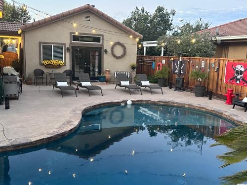 Tracy House | California Cottage