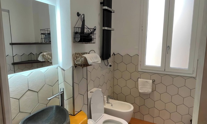 Santa Maria Novella Apartment | Calm and silent 3 bedroom apartment near central Market of Florence