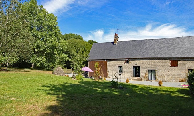 Montaigu-les-Bois Cottage | Calm Norman house with internet and parking