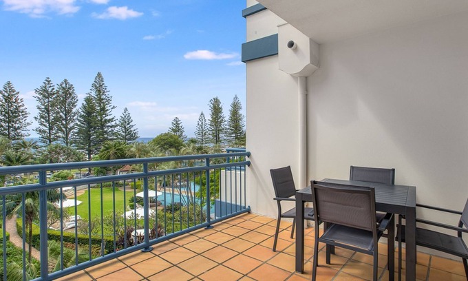 Coolangatta Apartment | Calypso Plaza Resort Unit 429 Beachfront Resort Style complex in the heart of Coolangatta