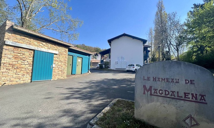 Cambo-les-Bains Apartment | Cambo-les-Bains T2 with pool and WiFi, cozy for 2 people