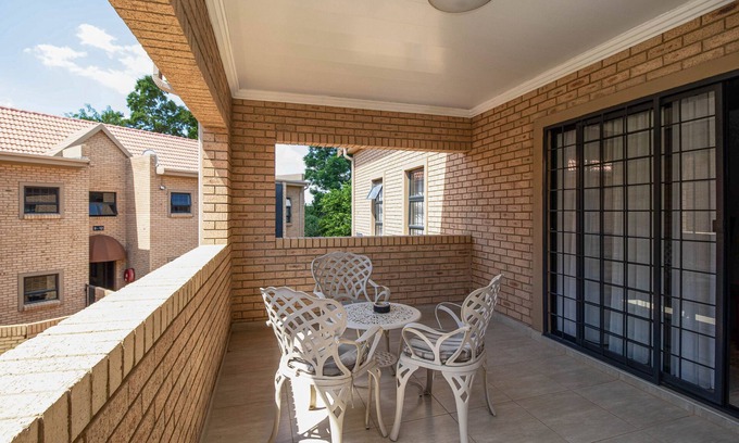 Potchefstroom Apartment | Camelot Guest House & Apartments