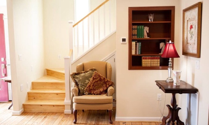 Winchester House | Cameron Charmer pristine downtown apt with double master suites