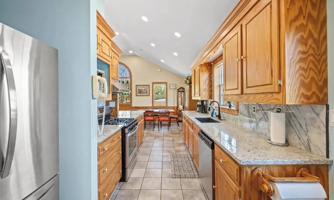 Dripping Springs House | Camp Orion - Spacious 6-bedroom with AC and WiFi in welcoming Dripping Springs