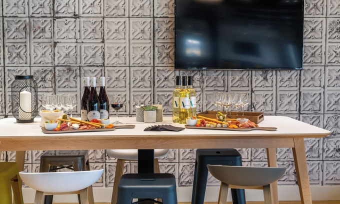 Change Hotel | Campanile Laval Nord