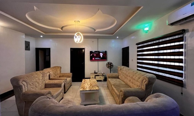 Oshodi-Isolo House | CampDavid Luxury Apartments - 15 minutes from the MM International Airport Lagos