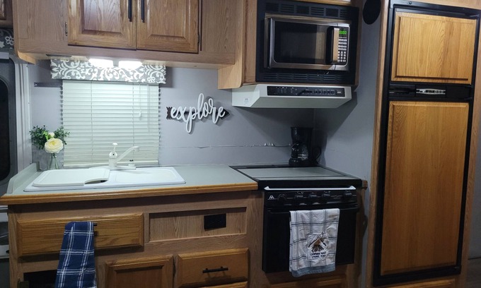 Alix House | Camper 3 miles from interstate I40. Private and close to many outdoor activities