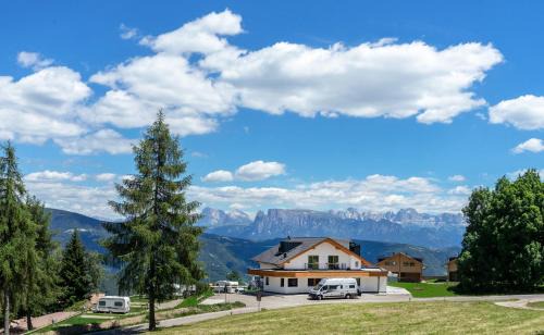 San Genesio Atesino Ski Chalet | Camping Chalet Salten