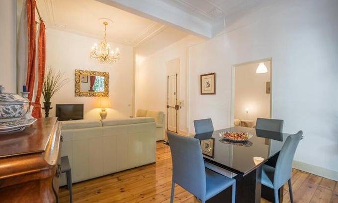 Sao Joao de Deus Apartment | Campo Pequeno 3 Bedroom Apartment