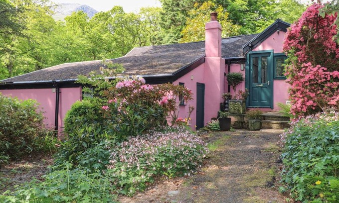 Beddgelert House | Can Yr Afon