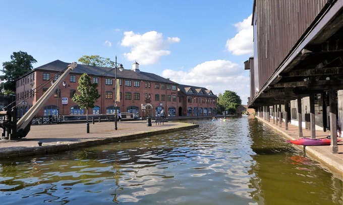 Coventry Apartment | CANAL-SIDE APARTMENT, COVENTRY CITY CENTRE. overlooking the water.