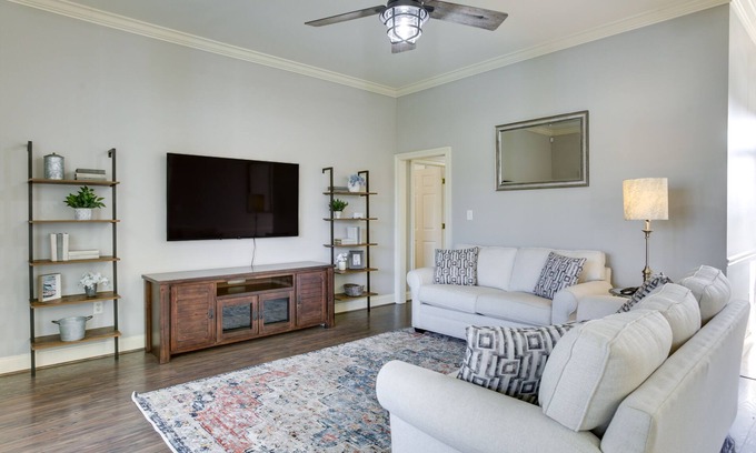 South Baton Rouge House | Canalfront Baton Rouge Home w/Patio: 6 Mi to LSU!