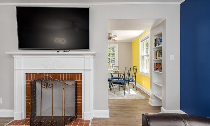 Lindley Park House | Canary Cottage