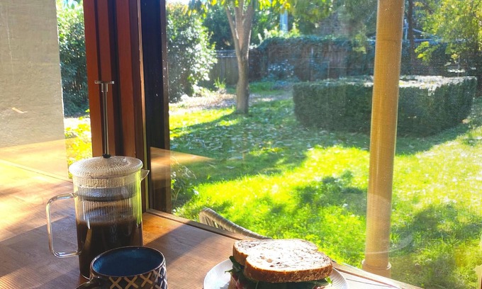 Reid Cottage | Canberra cottage, across from the War Memorial, walk to the CBD