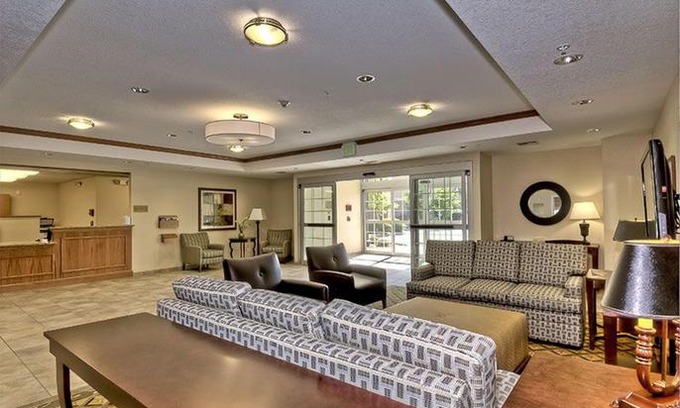 Burlington Hotel | Candlewood Suites Burlington