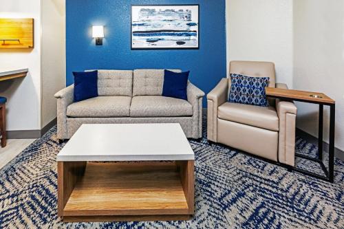 Fayetteville Hotel | Candlewood Suites Fayetteville by IHG
