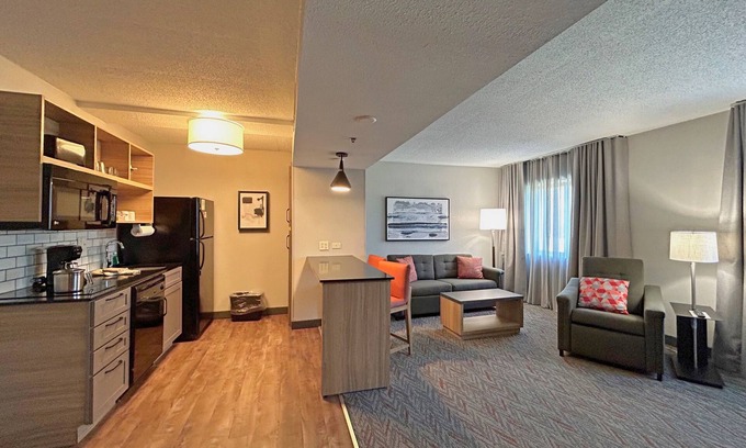 Indianapolis Hotel | Candlewood Suites Indianapolis Downtown Medical District by IHG