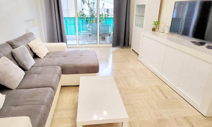 Riou - Petit Juas - Av de Grasse Apartment | Cannes : spacious apartment