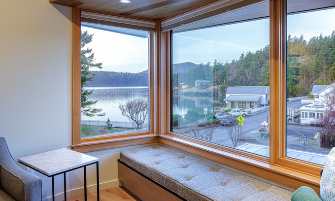 Eastsound Hotel | Canoe - Warm and Cozy with View