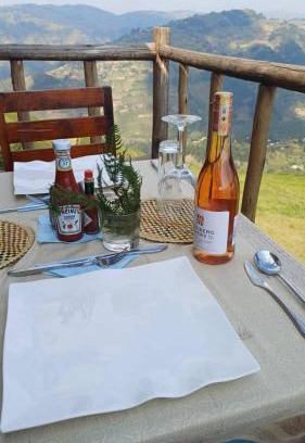 Kisoro Hotel | Canyon lodge