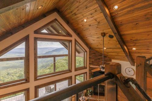 Jasper House | Canyon View Treehouse- Relaxing Getaway in Jasper with an Amazing View