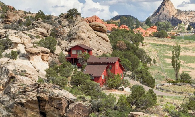 Teasdale Cottage | Canyon Wren Cottage, a True Couples Retreat