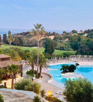 Cap Esterel Apartment | Cap Esterel - Duplex avec 2 terrasses dont une tropezienne, piscines et loisirs