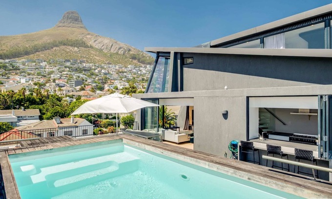 Sea Point Apartment | Cape Town Penthouse w/Lovely Views (Quendon Penthouse)