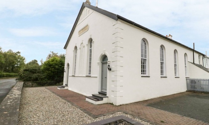 Rhyd-y-clafdy Cottage | CAPEL BRYN BACHAU, pet friendly, with open fire in Chwilog
