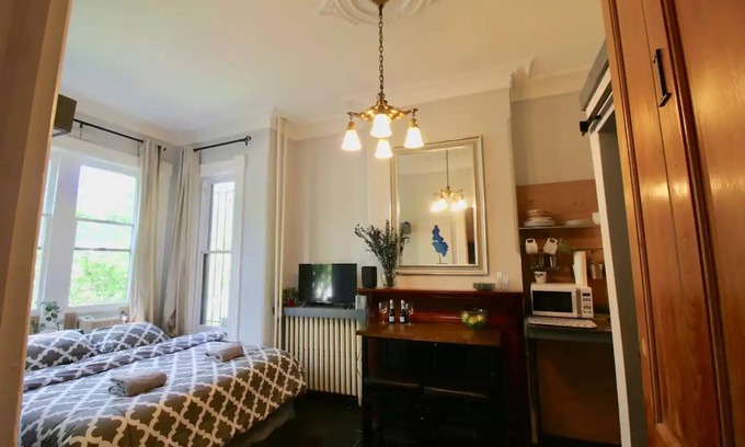 Stanton Park Bed & Breakfast | Capitol Hill Studio, near Capitol, Supreme Court, Eastern Market, Free Parking