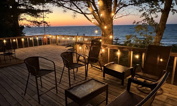 Newberry Cabin | Captain's Cottage Lake Superior Beachfront Deer Park