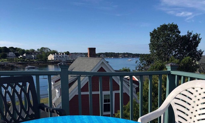Gloucester House | "Captain's Lookout" on Wonson Cove, Rocky Neck - Gloucester