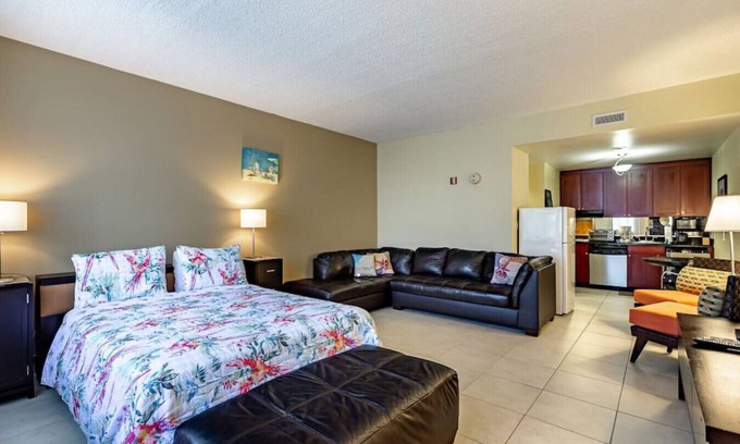 Ruskin Apartment | Captain`s Quarter. · U512