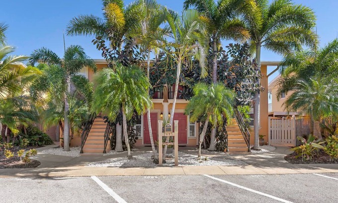 Dunedin Condo | Captain's Quarters - Capt. Morgan Unit - FREE BOAT with Rental!