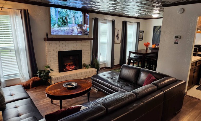 Tallahassee Apartment | Captain's Quarters-Highly Rated 2.5 mi. toCapital!