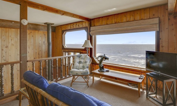 La Selva Beach House | Captain’s Cove – Ocean Views, Hot Tub & Private Beach Access