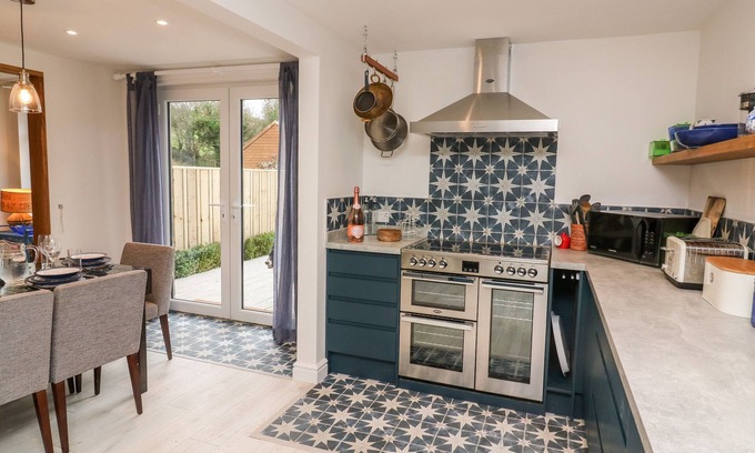 Dartmouth Cottage | Captains Lodge