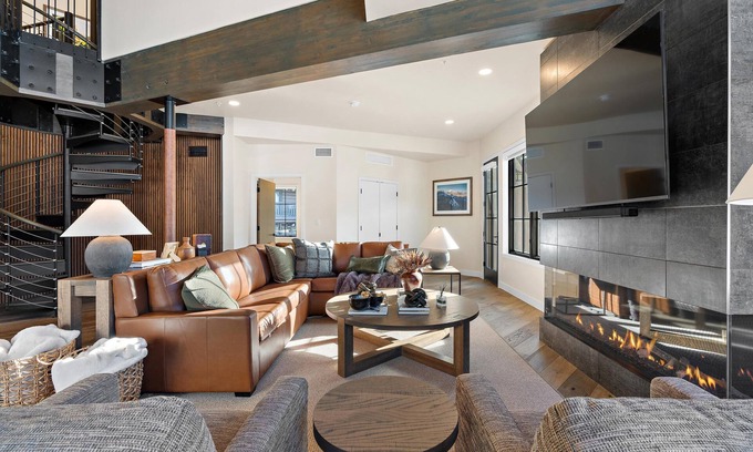 Tamarack Resort Condo | Captivating 5 BR Condo|Amazing views of Snowfront