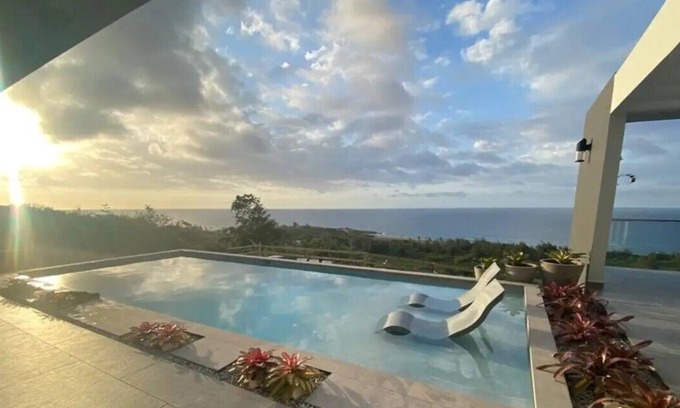 Jobos House | Captivating and enchanting 3-bedroom house on a cliff in beautiful Isabela