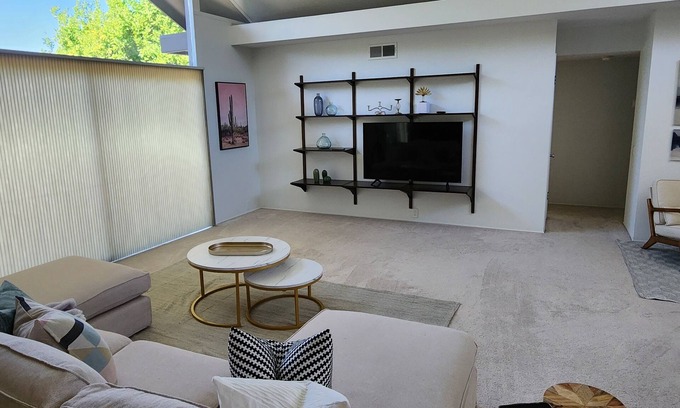 Arden-Arcade House | Captivating Mid-century modern home. Close to all that California has to offer.