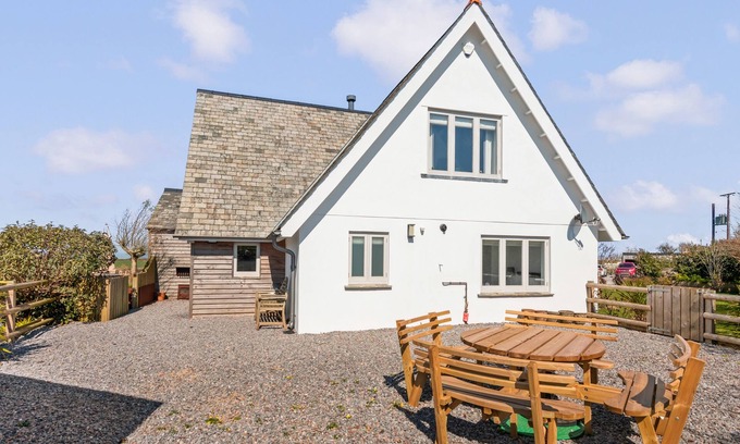 Dartmouth Cottage | CAPTON SNUG, pet friendly, country holiday cottage in Dartmouth