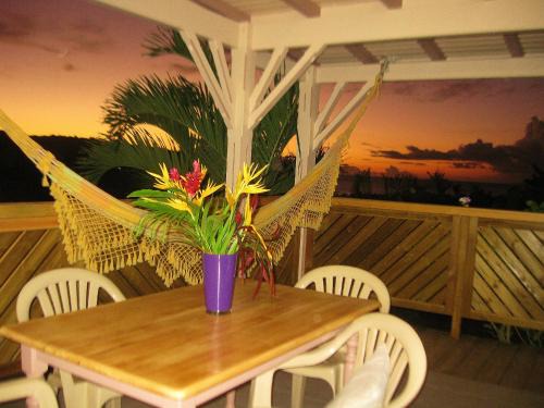 Bas Vent House | Caraïbes Cottages Le Jasmin vue mer a 500m de la plage