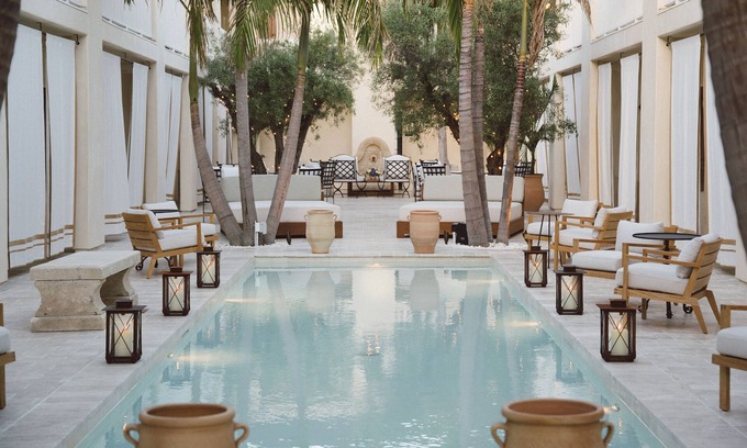 Los Angeles Hotel | Cara