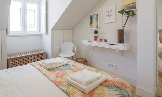Lisbon Old Town Apartment | Cardal Deluxe Apartment