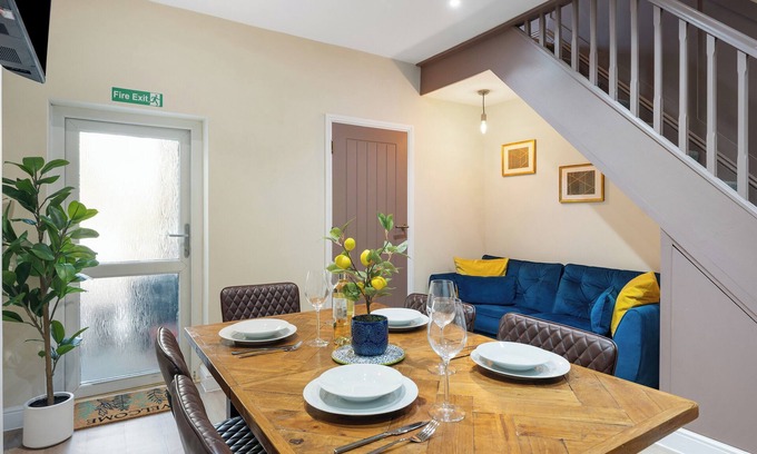 Roath House | Cardiff Charm on Treharris Street