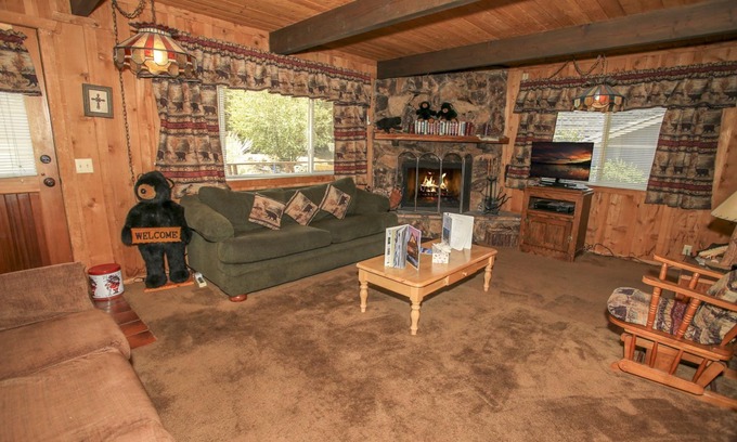 Big Bear House | Cardinal Ridge - Fireplace, Large Deck, Barbecue