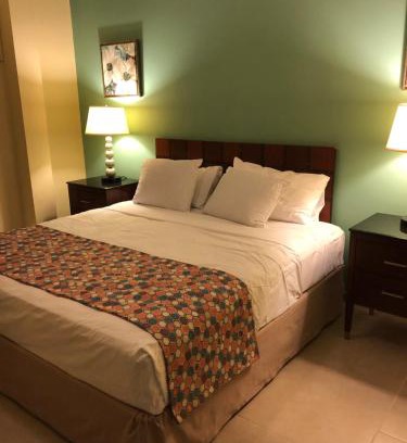 Cole Bay Hotel | Carl's Unique Inn & Conference Facilities