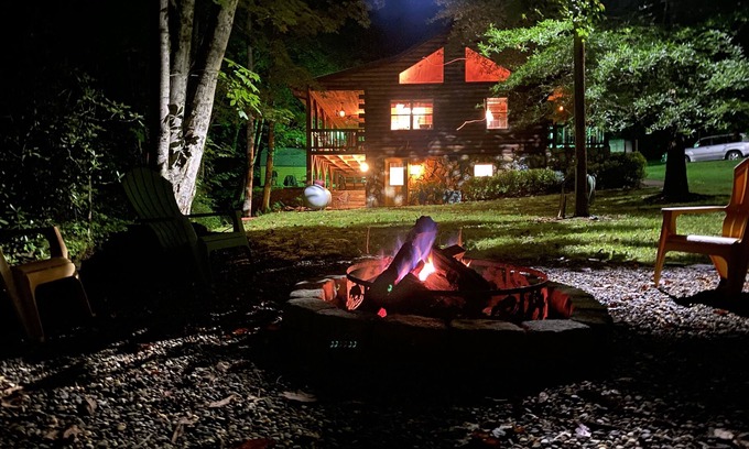 Waynesville Cabin | Carolina CREEKSIDE Cabin - Fire Pit & HOT TUB on the Creek - Easy Access