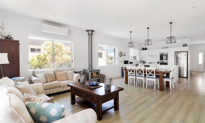 Vincentia House | Caroline's Beach House by Experience Jervis Bay